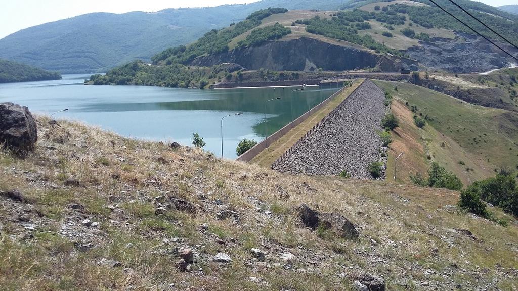 Foto II.1. Pamje e Liqenit dhe e digës së Badovcit (2015) II.