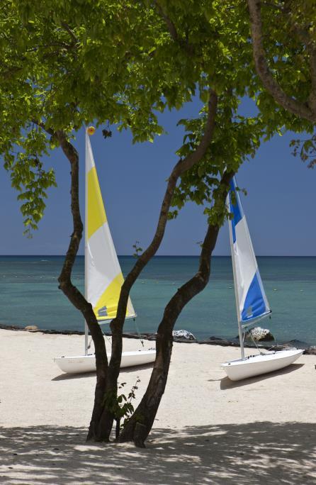 LIVE FULLY Complimentary water sports: Kayaks, Pedal boats, Lasers Windsurfing, Lasers, Snorkelling & Water ski.