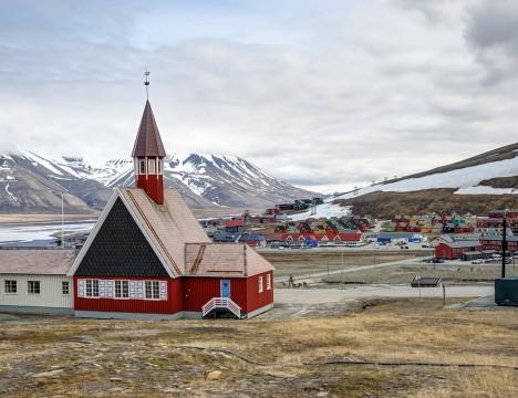LONGYEARBYEN to TROMSØ Cruise the unspoiled landscapes of the Arctic on this