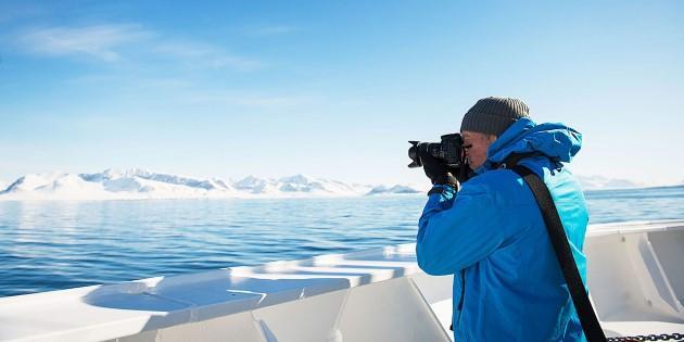 DAY 4-7 Summer fun in the Arctic Location: Exploring Svalbard Cruising northbound we will take advantage of the conditions at hand, focusing on the ice edge.
