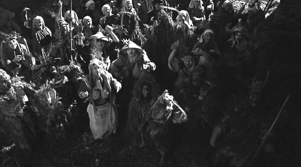 Putujući između centra i margina Charivari kadar iz filma Povratak Martina Guerrea (1982.