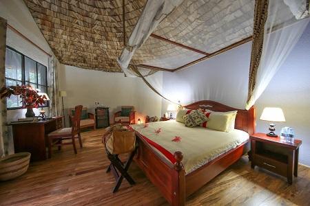 ACCOMMODATION BWINDI IMPENETRABLE FOREST MAHOGANY SPRINGS Mahogany Springs is one of the newest and best lodges in the area surrounding the Bwindi Impenetrable Forest and ideal for those looking for