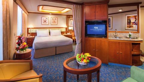 NEW Club Class Mini-Suite Note: Famil Family y suite suite al also av avail ailaable ble.