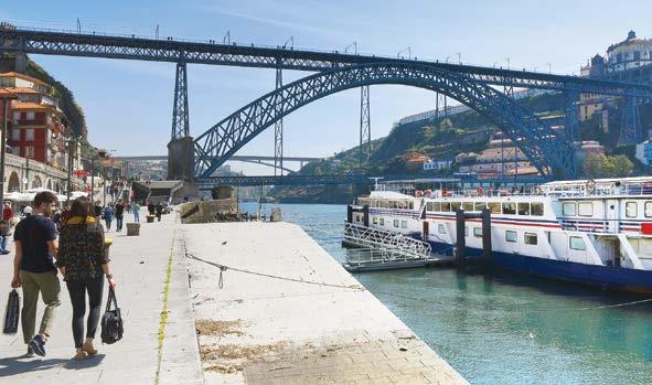 From the interior of the ship, clients will have access to an unique 360-degree view over the Douro River, with a breathtaking landscape, emblematic monuments and historical places, including, among