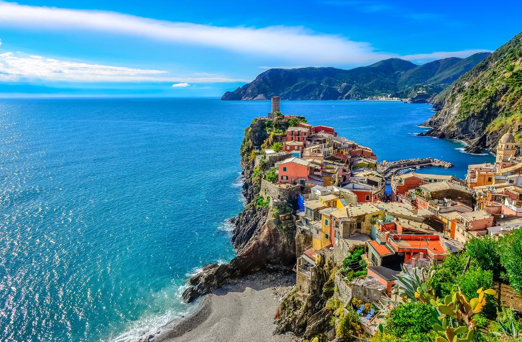 CINQUE TERRE AND TOSCANA 2019 Mountains & Sea An undiscovered, epic blend of Tuscany and the Ligurian Coast: Riviera to Garfagnana This exclusive Ciclismo adventure traverses the Italian regions of