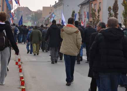 U Vukovar treba doći, stati pred lice Grada - nezacijeljenu njegovu ranu. Ona ponovno prokrvari svakog 18. studenog - uzalud je pučko iskustvo da vrijeme (iz)liječi sve rane.
