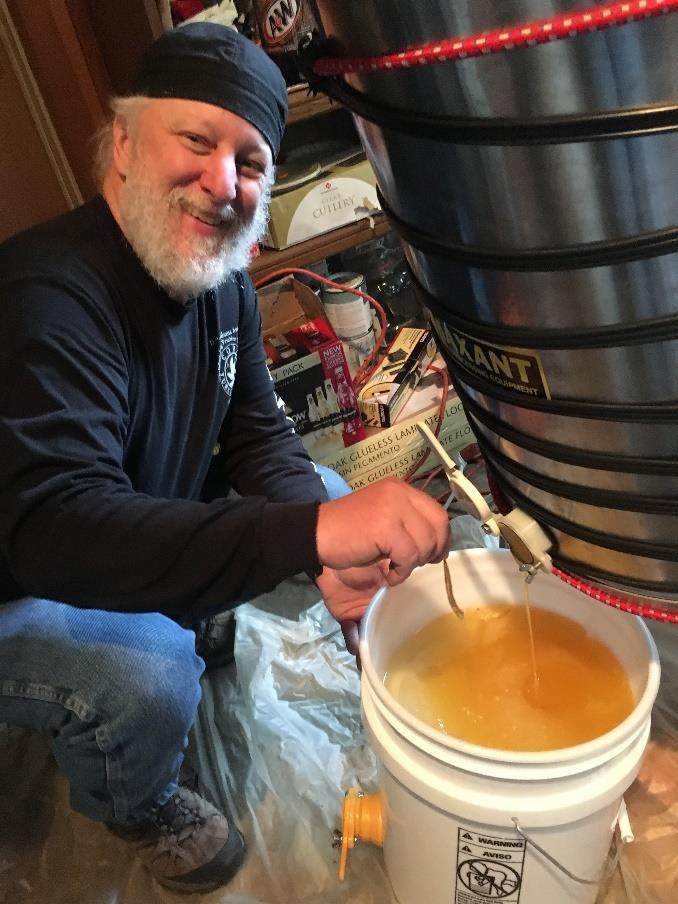 Beekeeper Mentorship with Jeff Sidle Hawley beekeeper and experienced mentor, Jeff Sidle, will mentor a new beekeeper or beekeeping couple. This includes: 1.