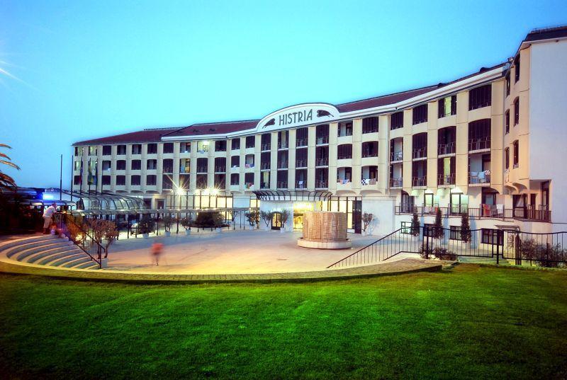 DETAILED HOTEL DESCRIPTION HOTEL PARK PLAZA HISTRIA and PARK PLAZA HISTRIA WING. LUXURY. This is the venue. It is one of Croatian best hotels.