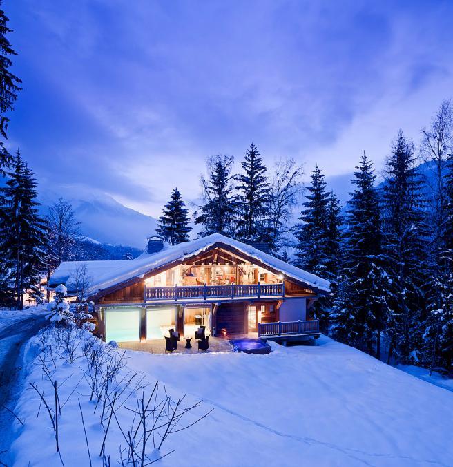 THE PERFECT GETAWAY FOR SUMMER AND WINTER HOLIDAYS Set amongst beautiful woodland, Chalet Baloo has been designed and built to the very highest specification combining a traditional farmhouse chalet