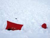 about 1.5 m. Yet, the dummy using the AVALANCHE BALL was buried only a few centimeters deep.
