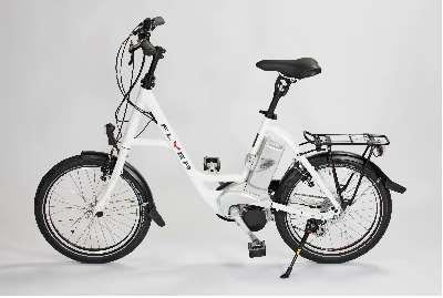 This e-bike model is equipped with an 8-gear-Shimano hub gearshift (Nexus) as well as Shimano V-brakes. A 10-amp battery along with an 8-amp back-up allow for unlimited riding.