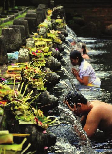 Believed to have been founded by the 15th-century Hindu priest Nirartha, the temple is dedicated to the Balinese god of the sea.