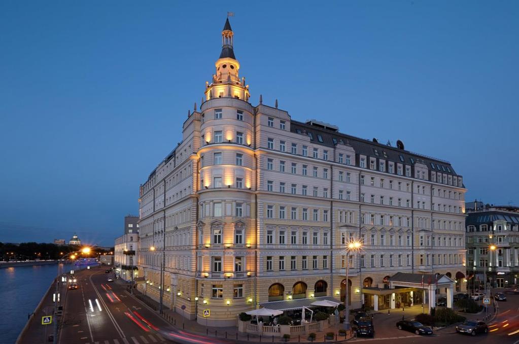 The historic façade of the hotel dates back to 1898 and gives guests the feeling of a real palace in the city.