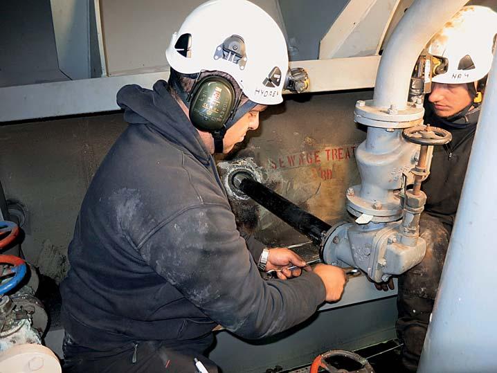 Permanent in-water rudder repairs now possible without drydocking Connecting and fitting the new overboard pipe.