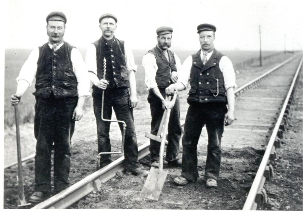 Figure 24 Cambridge railway track layers, 1893 Figure 25 Cambridge railway workers posing by track,