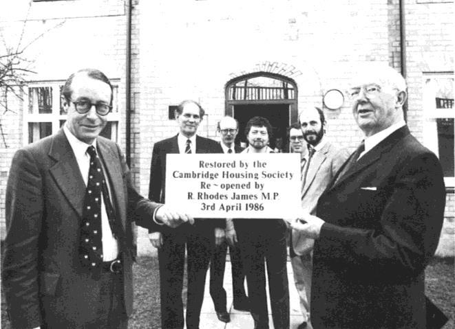 Figure 57 Rhodes James and CHS staff (CHS papers) The Cambridge Evening News welcomed this new facility in an article of 15 March 1986 shortly before the opening ceremony.