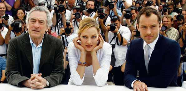 Ásamt De Niro í dómnefndinni eru til dæmis leikkonan Uma Thurman og leikarinn Jude Law.