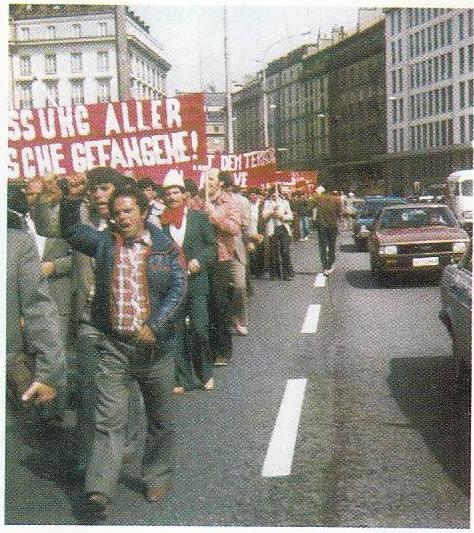Demonstrata në Frankfurt, 4 korrik 1981; Sefidin Tafallari me grushtin lartë duke brohoritur "Kosova Republikë!