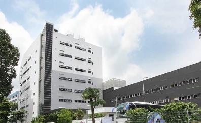 30 per sq ft The refurbished Four Star building is strategically located in the city fringe, facing the Kallang River.