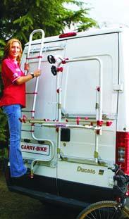 The rear door can be opened without removing the bicycles. Can be combined with the Deluxe 6 DJ ladder (page 64).