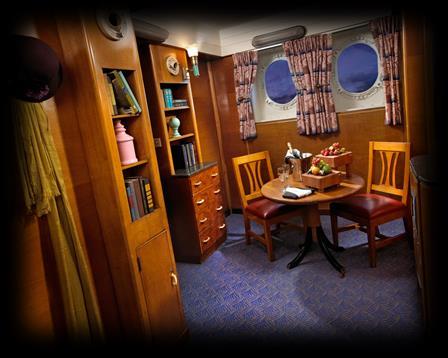 Deluxe Staterooms Continued Deluxe King: Equipped with (1) King bed.