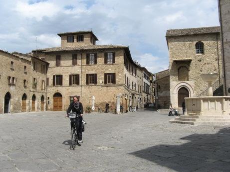 This tour will take you through the green and yellow hills of Umbria, from the medieval town of Assisi through broad valleys to the region s capital, Perugia, and further on to the hills of