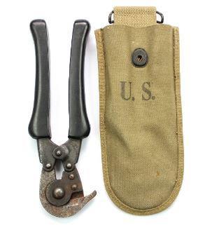 i.e. lifting guns or equipment to elevated positions. M1938 Wire Cutter & Pouch Would be hung from the bottom eyelets of the pistol, garand or B.A.R. belt. Nothing more to say, they re wire cutters!