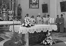 VIJESTI ŽUPA OGULINSKOG DEKANATA Uskrsni ponedjeljak Gospićko-senjski biskup Mile Bogović tradicionalno je predvodio večernje misno slavlje na Uskrsni ponedjeljak, 25. travnja, u Ogulinu.