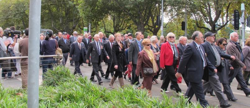 In nearly perfect sunny 25 degree weather, around seventy Hellenic Sub Branch members and family turned up to march in the Anzac Day parade.
