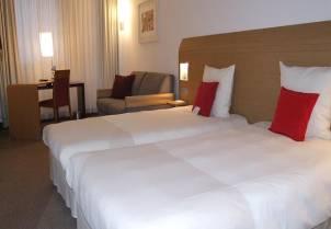 The spacious, airconditioned rooms are furnished in a modern style and include an LCD