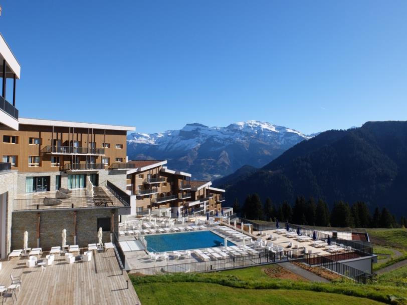 NEW GRAND MASSIF SAMOËNS MORILLON 4T PREMIUM RESORT At 1600 metres of altitude, the latest addition to the Club Med is the perfect place to discover the virtues of the mountains: healing,