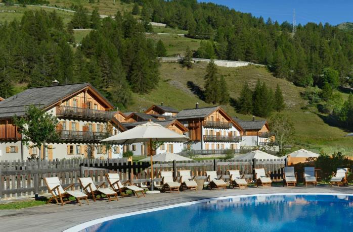 SERRE CHEVALIER 3T RESORT In the heart of the southern Alps, at 1400 metres of altitude, Serre Chevalier breathes the pure air of the mountain peaks.