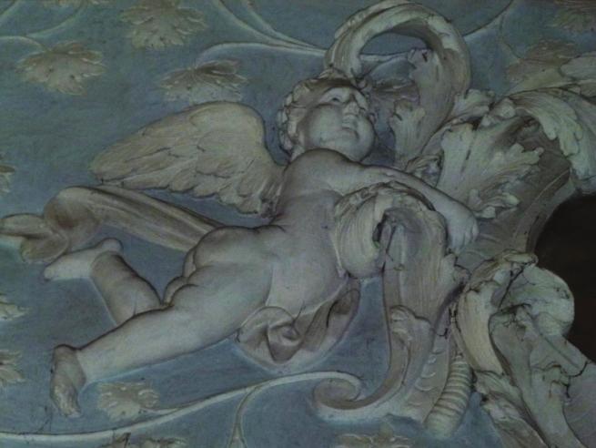 Quadrio, Stucco-dekoracija svoda, detalj anđela, medaljon s prizorom Sveti Šimun apostol, crkva