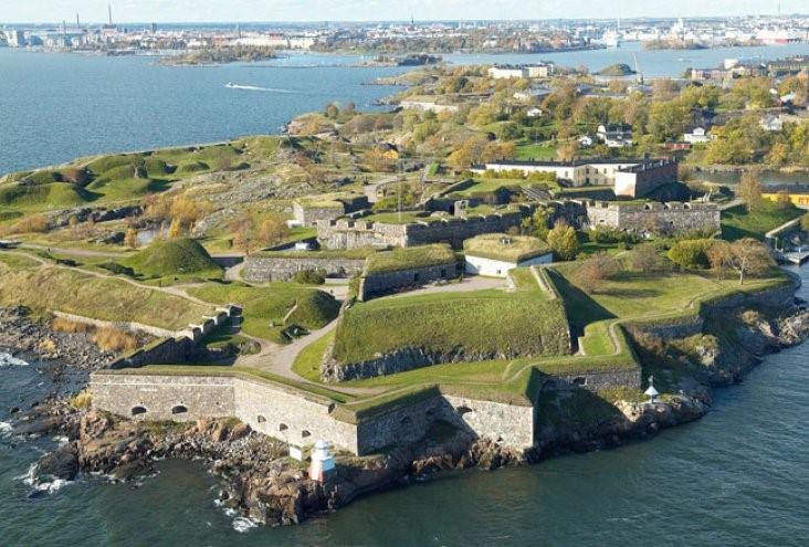ACCOMODATION, part 1 Accommodation is at the Naval Academy, located on Pikku Mustasaari, part of the historic island fortress Suomenlinna.