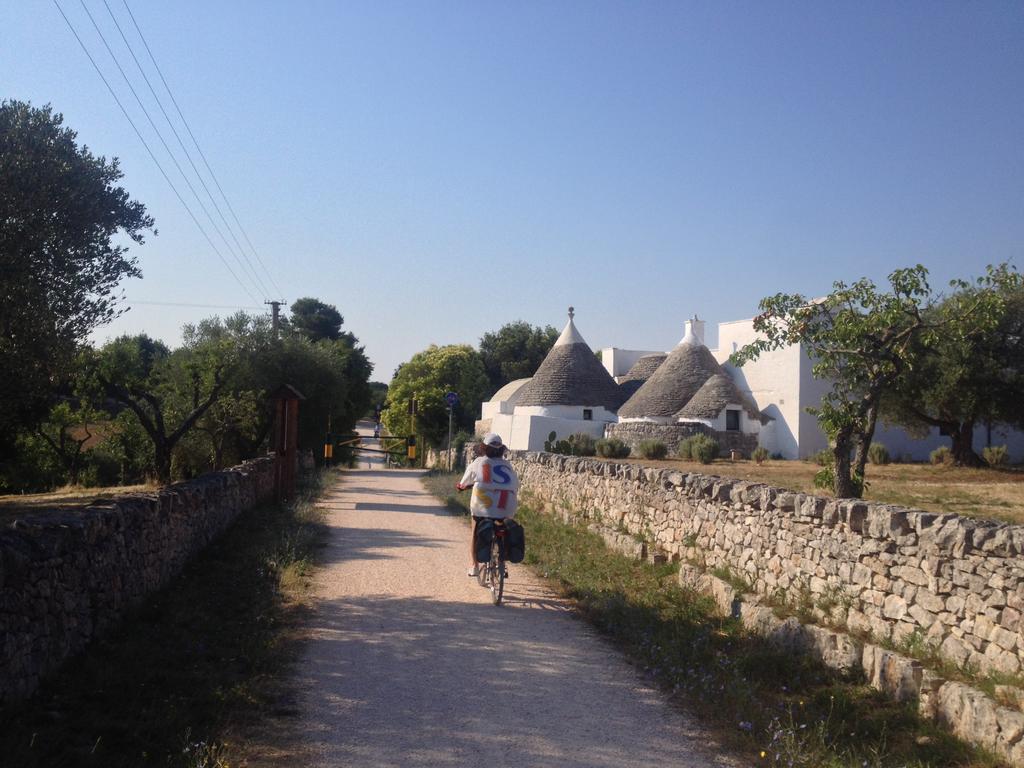 Day 4: The surroundings of Alberobello/ Locorotondo (37 km)/ (32 Km) A day spent discovering the Valle d Itria. Leaving Alberobello the first stop is Martina Franca.