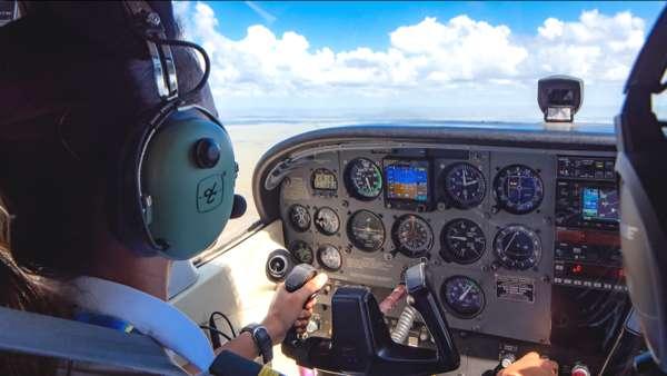 Flying Academy Miami and Los Angeles is the flight school authorized by the FAA under Part 141 and Part 61.