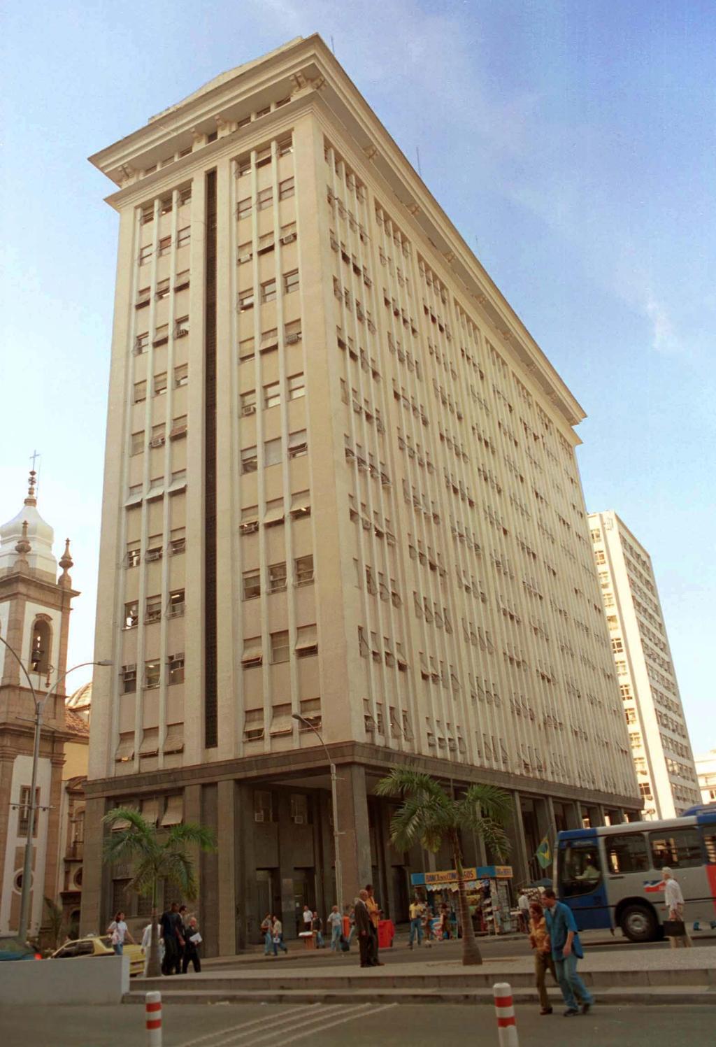 Institutionalization THE INSTITUTIONALIZATION OF RIO DE JANEIRO S REAL STATE MANAGEME 1979-1999 The branch responsible for real estate had a Public Body status; 1999-2008 The
