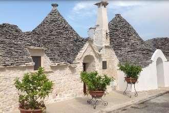Alberobello Le Alcove Tipico Resort in Trulli Hotel Silva In the heart of the old town, this is a charming luxury resort set among the trulli of the UNESCO World Heritage site.