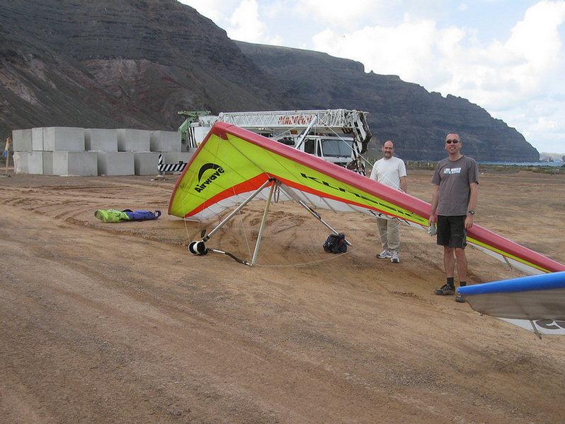 2007 Canaries Open The 2007 Canaries Open hang gliding competition was held on Lanzarote at the beginning of December. If you want to test your Spanish you can read all about it at: http://www.