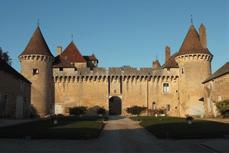 vineyards, the Château de Rully is a privately owned property that offers its visitors a fascinating walk through time.