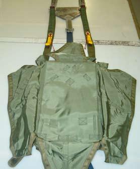10 Strong Enterprises Service Manual. SET-10 4.0 Packing the SET-10 Steerable Troop Back Parachute 4.