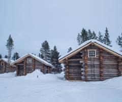 These cosy cabins are built in the traditional way, with walls constructed from huge logs and plenty of space inside.