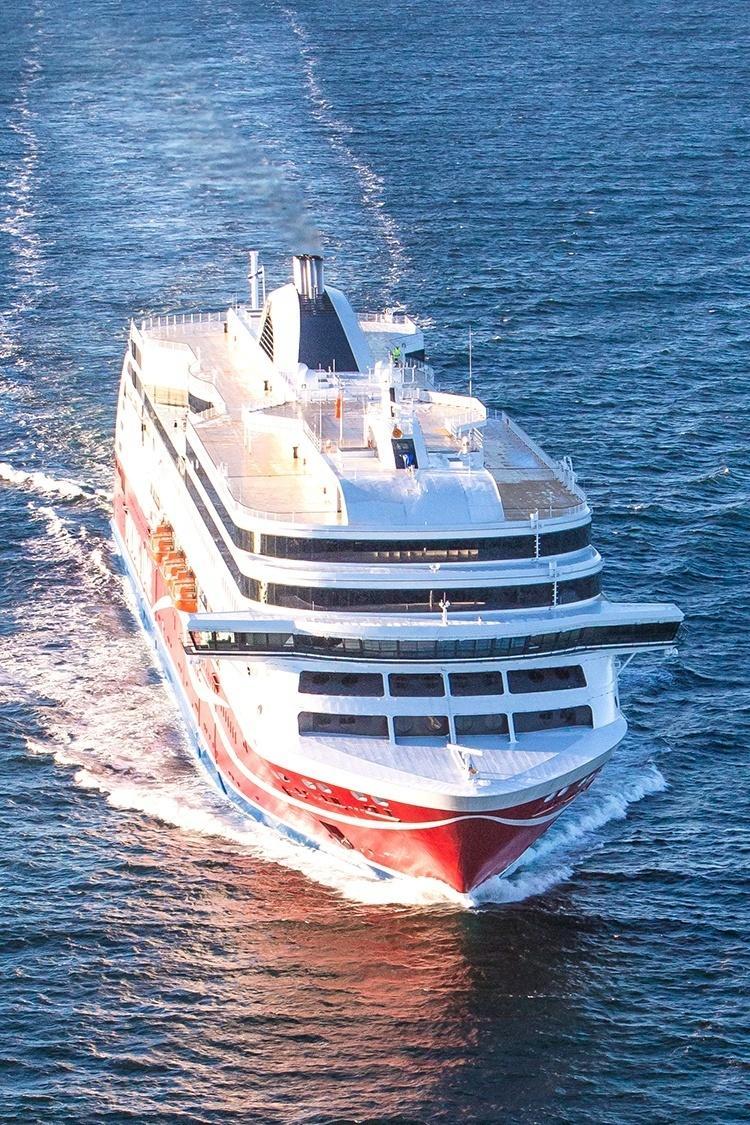 The first large LNG vessel Viking Line s new vessel is the first vessel on the Baltic Sea and the first large passenger vessel in the world that is powered by Liquefied Natural Gas (LNG) *.
