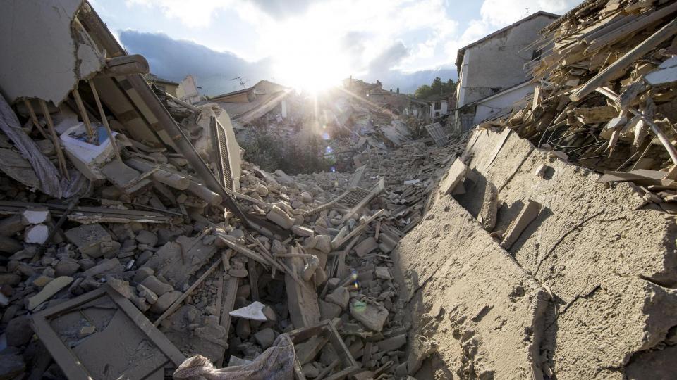 Shelterbox and Rotary Clubs take action following Earthquake in Italy The Rotary Club of Deloraine Inc. Chartered 5 th March, 1957 Assembly: Bush Inn Hotel~~ Tuesday 6.15 for 6.30p.m. (Postal Address & Phone Number: P.