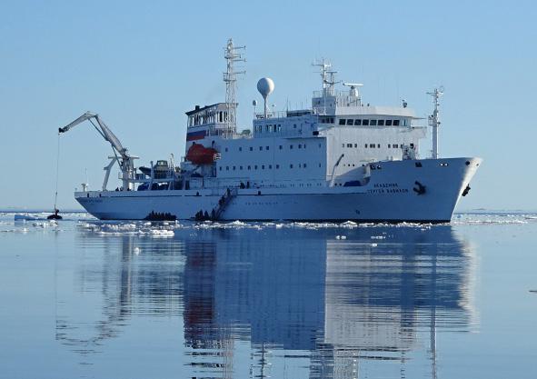 THE RIGHT SHIP = THE BEST EXPERIENCE Akademik Sergey Vavilov (One Ocean Voyager) The Akademik Sergey Vavilov is the perfect ship for Arctic exploration.