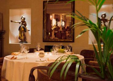 The Met Restaurant, located within Hotel Metropole, is one of the