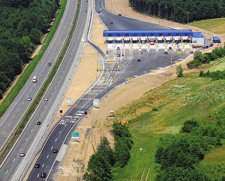 Bridge, which is considered to be the most demanding structure on the south pavement of the Rijeka Bypass. In the presence of the ARZ d.d. Management Board members, journalists and construction professionals, the guests marked the completion of the facility by walking over this magnificent slant-leg structure.