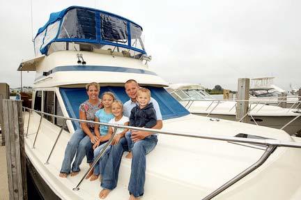 Family makes dramatic lifestyle change By North Ottawa Weekly October 03, 2009, 10:07AM Johnny Quirin Danielle, Morgan, Ryann, Jaxon and Craig Parrent relax on their newly acquired boat at the Grand