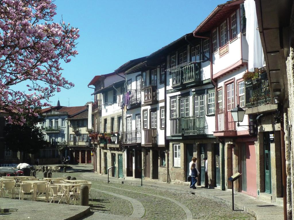 Portugal Itinerary Explore Northern Portugal by Train Porto Viana do Castelo Guimarães Itinerary: 8 days / 7 nights With many Portuguese cities and towns conveniently linked by rail, travelling by