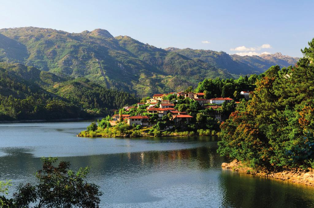Portugal Itinerary Fly-drive holiday to the central and northern regions of Portugal Viseu Amares Caniçada-Gerês Itinerary: 8 days / 7 nights Undulating hills, river valleys lined with vineyards,